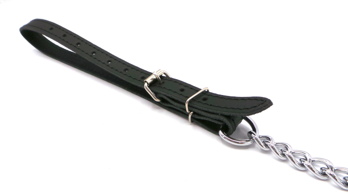 Handschlaufe mit silberner Kette in Nahansicht zum öffnen