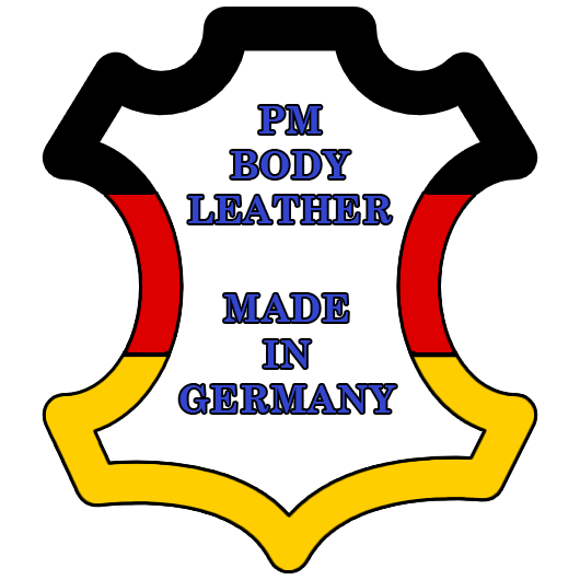 PM Body Leather Made in Germany Logo mit Deutschlandflagge und Lederzeichen